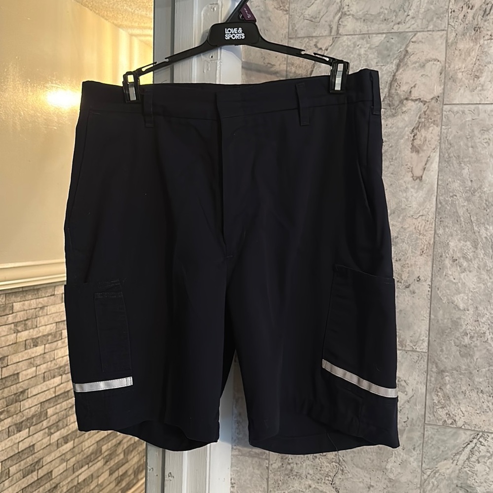 Used men’s size 38R Fed Ex cargo shorts